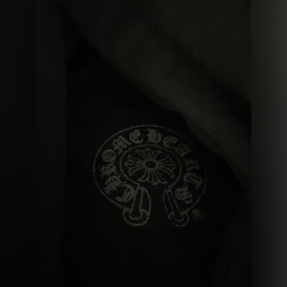 Still has everything in great condition just the tags are off the zip up hoodie - Picture 3 of 5